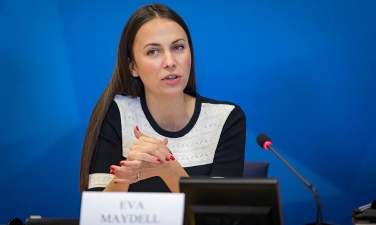Името на евродепутатката от ЕНП Ева Майдел се спряга в