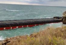 Трима от екипажа на „Вера Су“ искат да слязат на брега