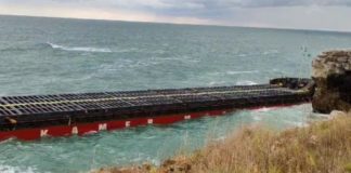 Корабът край Яйлата потъва