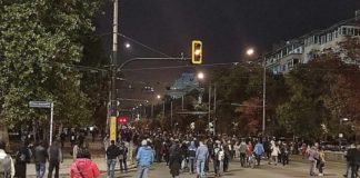 Протест срещу Кацаров и Радев блокира центъра на София