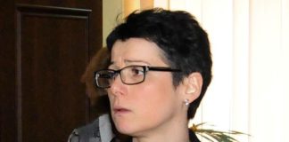 Семейна приятелка на Петков, изгонена от Нинова, цъфна в МО