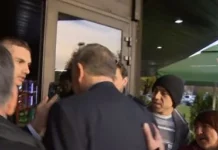 Протестиращи нападнаха Кацаров на входа на bTV