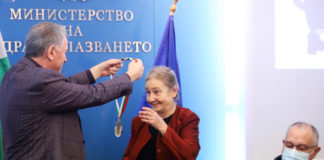 Цинично е Кацаров да награждава Кожухарова със златен медал за овладяване на ковид вълната!