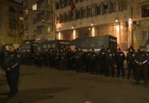 Протест с викове „Смърт за турците“ и плакати на Радев пред турското посолство