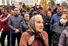 Копоите на Рашков тормозят 83-годишна жена, питали я как гласува