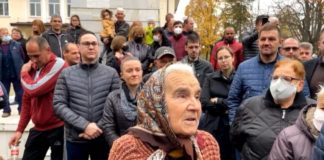 Копоите на Рашков тормозят 83-годишна жена, питали я как гласува