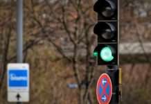 Младежи откраднаха два светофара в Бургас