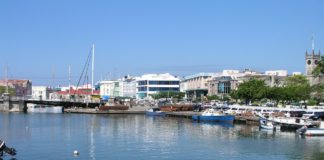 Барбадос стана република, отдели се от Великобритания