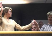 И това падение доживяхме: празнично хоро по време на смъртоносна чума!