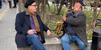 Уличен музикант разчувства Анди Гарсия в центъра на София