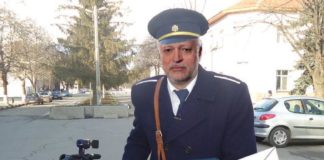 Имаш поща! Трябва да си изключително ниска топка, за да се опитваш да изгониш най-голямата опозиционна партия от офиса