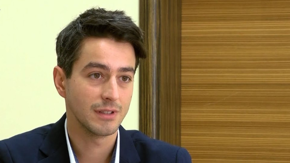 Министърът на културата Атанас Атанасов се самоизолира след положителен PCR