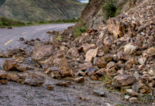 Свлачище затвори пътя за Перник при Владая