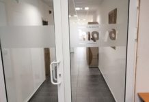 ГЕРБ-СДС иска извънредно заседание на парламента за полицейската блокада на „Труд“