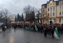 Хиляди фенове на „Берое“ на протест срещу енергийния министър, той обаче не дойде
