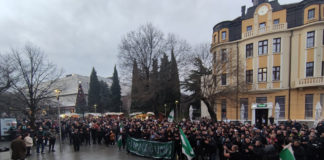 Хиляди фенове на „Берое“ на протест срещу енергийния министър, той обаче не дойде