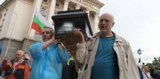 Следващият пост на проф. Минеков ще е астронавт, а по-нататък мозъчен хирург или квантов инженер