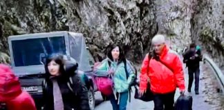 Туристи идват на туризъм пешком в републиката на Радев и Петков