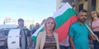 Знаменосец на Мая Манолова се присламчи към „Възраждане“