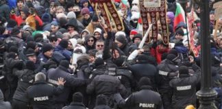 15 протестиращи ще разговарят с Вигенин