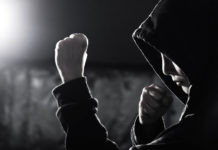 Ученици пребиха връстник, заснеха клип