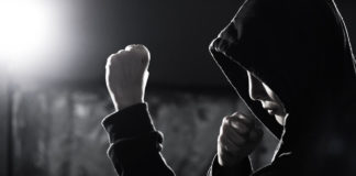 Ученици пребиха връстник, заснеха клип