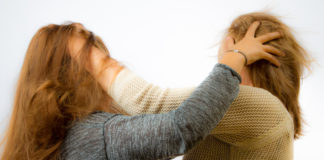 Ученички се биха в столичен мол, снимаха боя /видео/