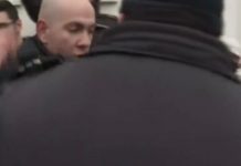 Полицаи биха депутат от „Възраждане“