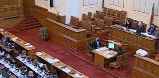 Позорно е, че просъветският български парламент не успя да приеме обща декларация за нападението на Русия над Украйна