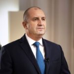 Радев трети ден не ратифицира закона за „Лукойл“. Чий интерес защитава?