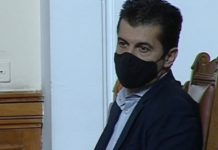 Захариева съветва Петков да намали ентусиазма: И ние подписахме със Северна Македония 20 меморандума, а за коридор №8 това е третият