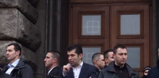 Викове „Оставка“ и мощни освирквания за Кирил Петков на протеста на „Възраждане“