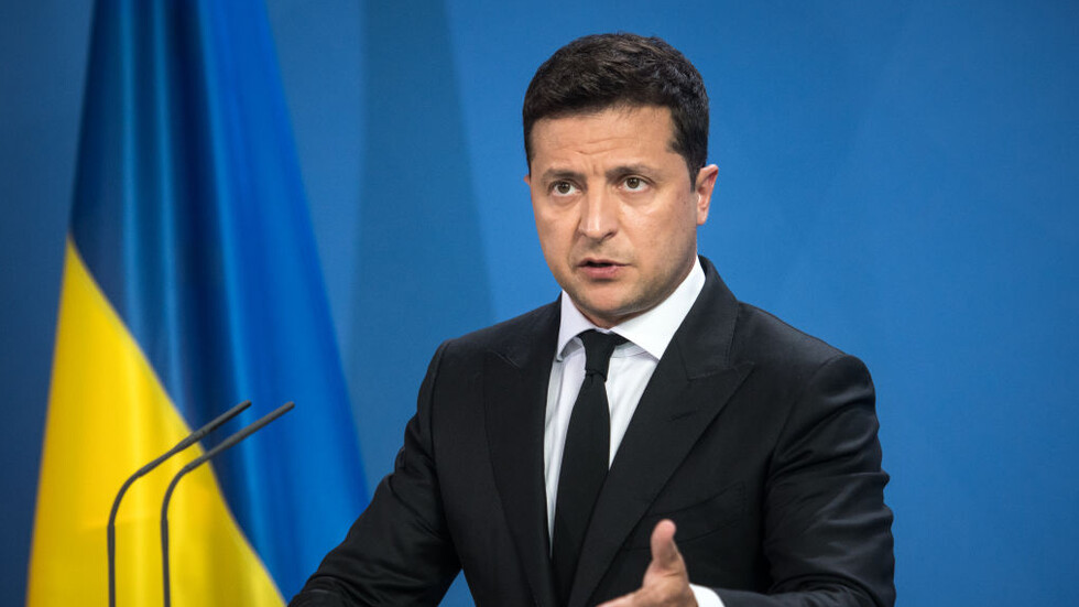 Президентът Володимир Зеленски подписа молба за членство на Украйна в