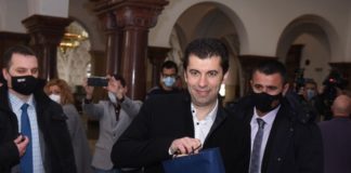 Ето списъка, който Петков даде на прокуратурата – Маджо, Пашата, Маргина, Таки, Борисов, Горанов, Пеевски…