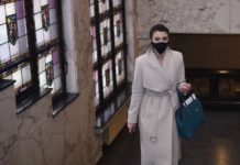 Началничката на кабинета на Петков търсила в гугъл „клиенти“ за прокуратурата