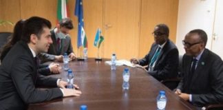 Протести в Брюксел след срещата на Петков с президента на Руанда