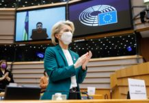 Зеленски бурно аплодиран в европарламента