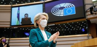 Зеленски бурно аплодиран в европарламента