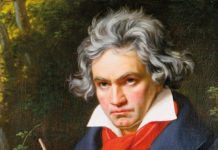 Какво общо имат писателите и композиторите с масовите убийци Ленин и Путин?