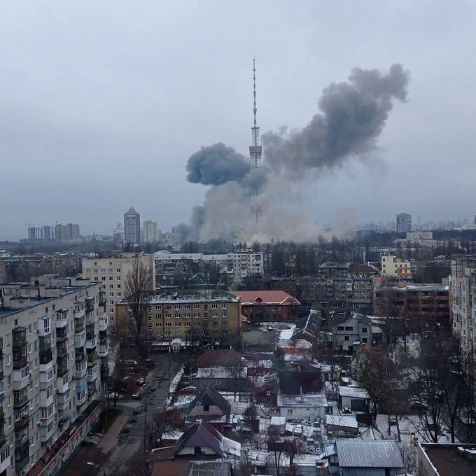 Удар по телевизионната кула в Киев съобщава агенция УНИАН На