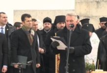 С освирквания и викове „оставка“ посрещнаха Кирил Петков на Шипка