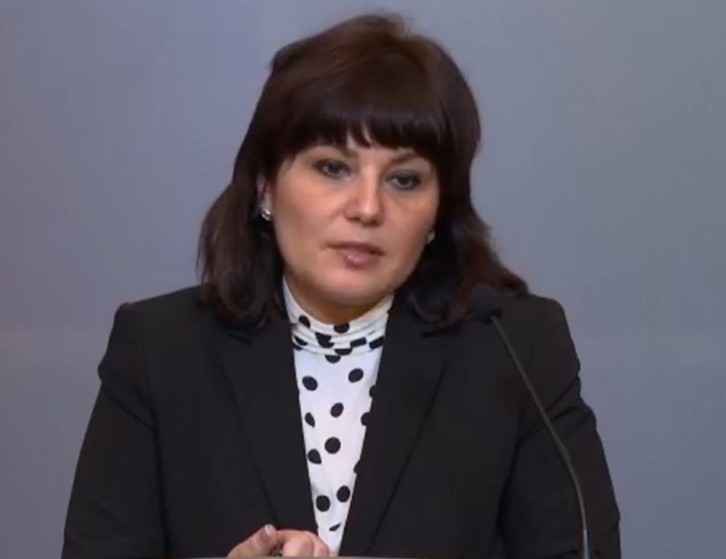 Бившата здравна министърка в кабинета Петков Асена Сербезова ще съди