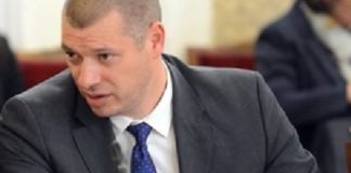 Антон Славчев остава шеф на антикорупционната комисия