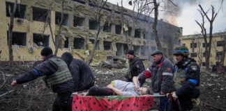 Бременна жена почина след руския обстрел на родилния дом в Мариупол