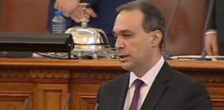 След 3 часа дебати парламентът избра Драгомир Заков за министър на отбраната