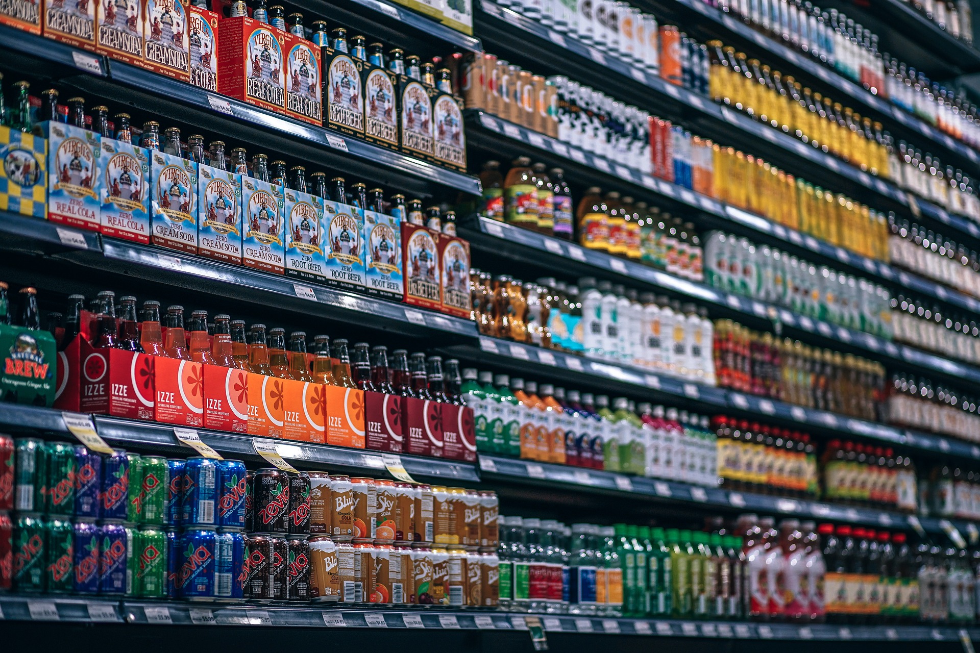 Компаниите „Кока-Кола“ и „Пепси“ обявиха, че спират да продават напитките