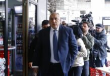 Борисов след разпита: Докато се тълпите тук, правителството тегли нов външен дълг