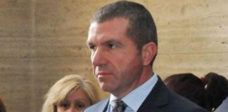 Менко Менков: Борисов няма легло, цяла нощ е седял на една дървена пейка