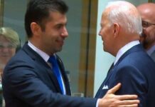 Какво са си говорили Петков и Байдън за 8 секунди? (ВИДЕО)