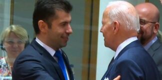 Какво са си говорили Петков и Байдън за 8 секунди? (ВИДЕО)